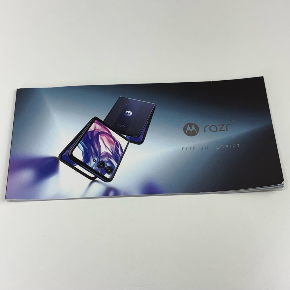 motorola razr 2024 USB Type-C XT2451-2
12+256GB Midnight Blue foldable phone - Picture 16 of 17